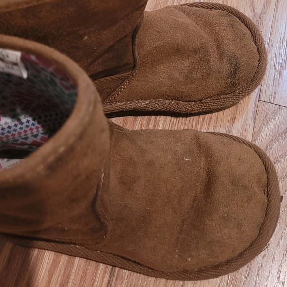 Carter's F-uggs - Picture 2 of 7